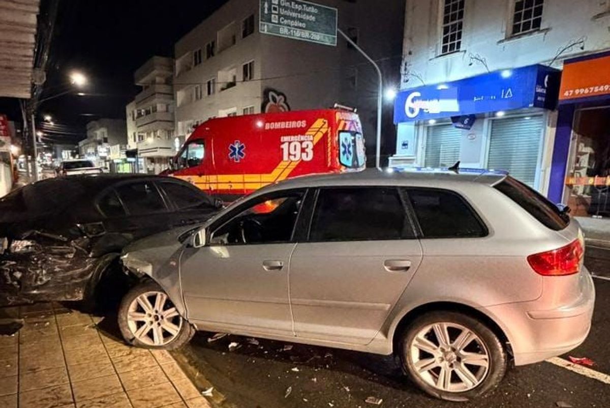 Colisão traseira é registrada no Centro de Mafra
