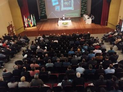 Assembleia da Associação dos Fumicultores do Brasil define manutenção de taxas