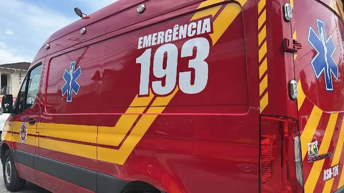  Jovem fica ferida em colisão entre carro e motocicleta em Ituporanga