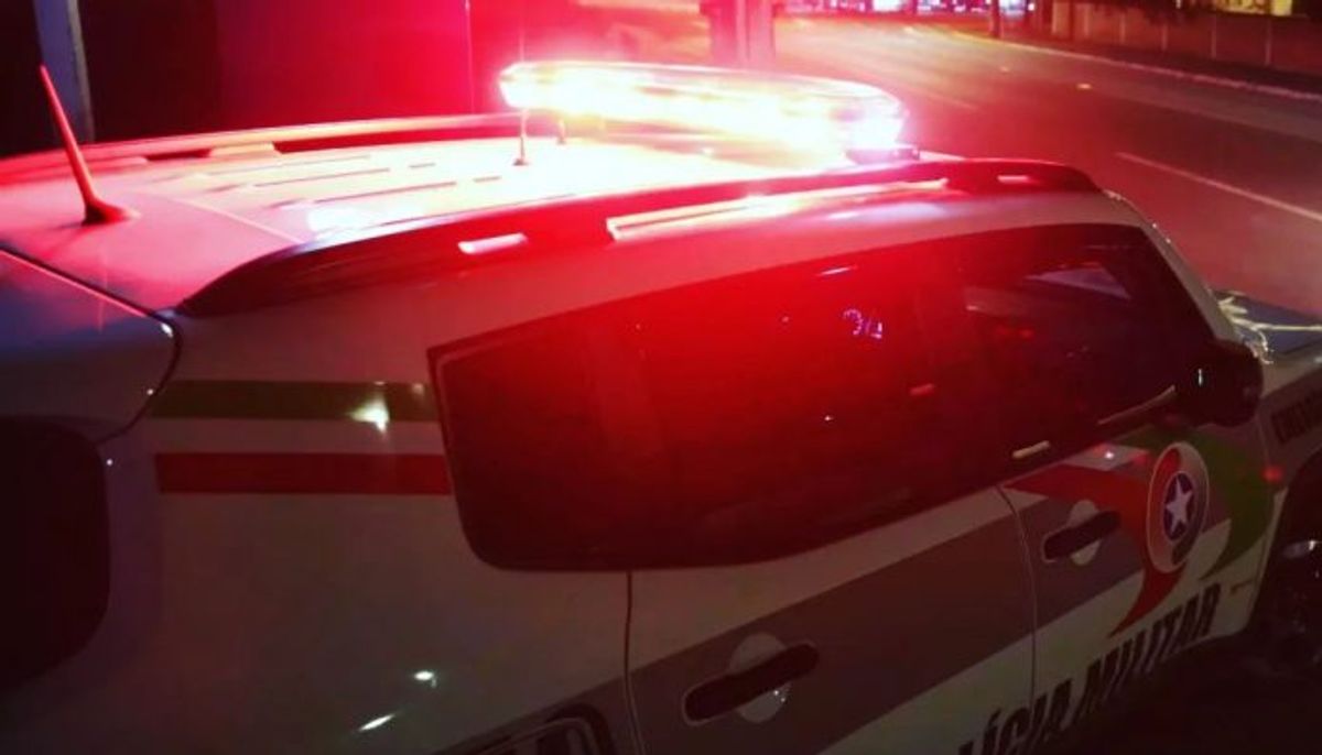 Homem é baleado após discussão no trânsito, no Vale do Itajaí