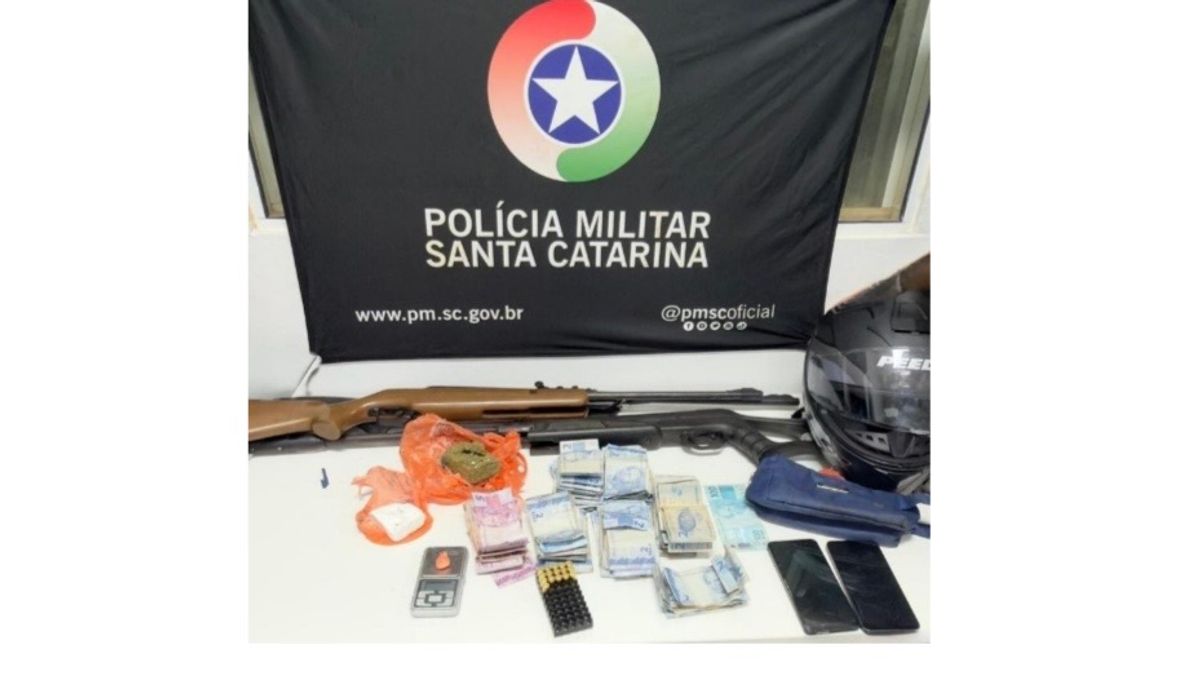 PM desmantela ponto de tráfico e apreende drogas, munições e dinheiro em Rio do Sul
