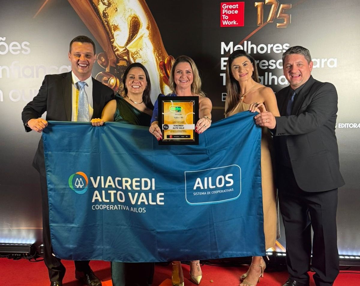 Viacredi Alto Vale recebe reconhecimento estadual e nacional