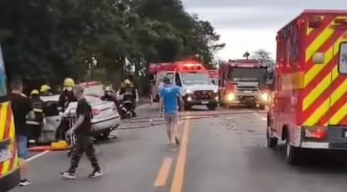 Grave acidente na BR-470 deixa duas pessoas mortas e quatro em estado grave