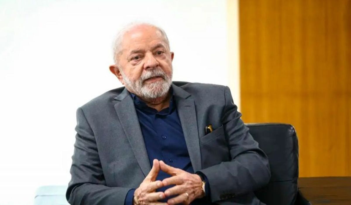 Deputado protocola pedido de impeachment contra Lula