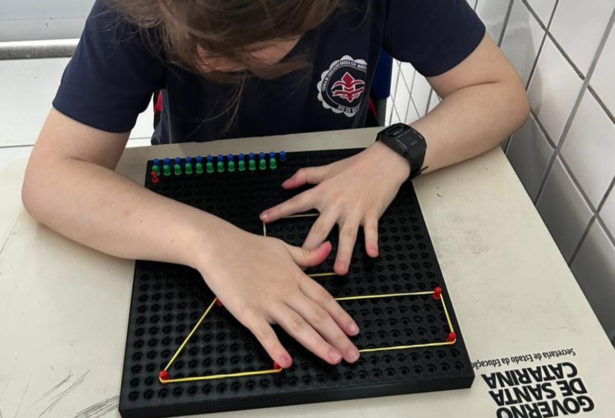 Tecnologia assistiva da Udesc Alto Vale transforma aprendizado de aluna com deficiência visual