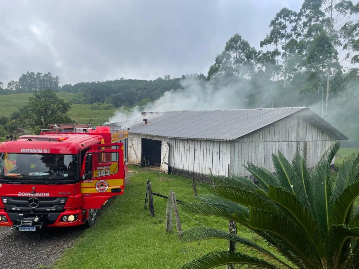 Bombeiros de Ituporanga já combateram 18 incêndios em estufas de fumo nesta safra