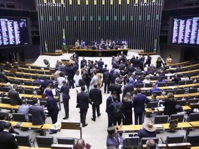 Câmara volta a discutir proposta que deve aumentar número de deputados catarinenses