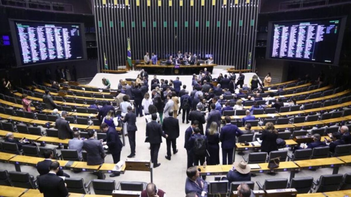 Câmara volta a discutir proposta que deve aumentar número de deputados catarinenses