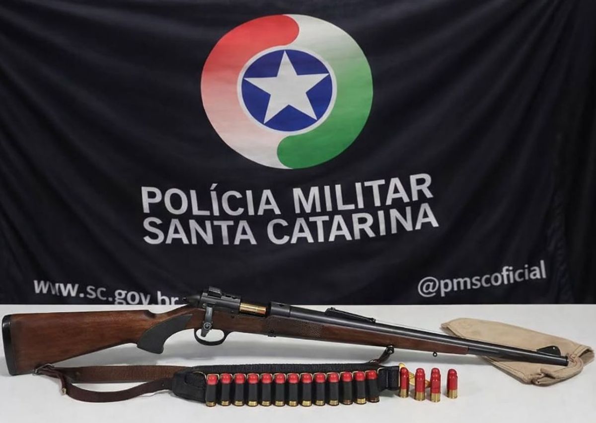 Homem é preso após fugir de barreira policial com arma em Rio Negrinho
