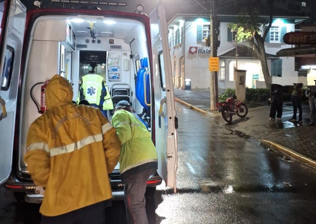 Mulher é atropelada no Centro de São Bento do Sul