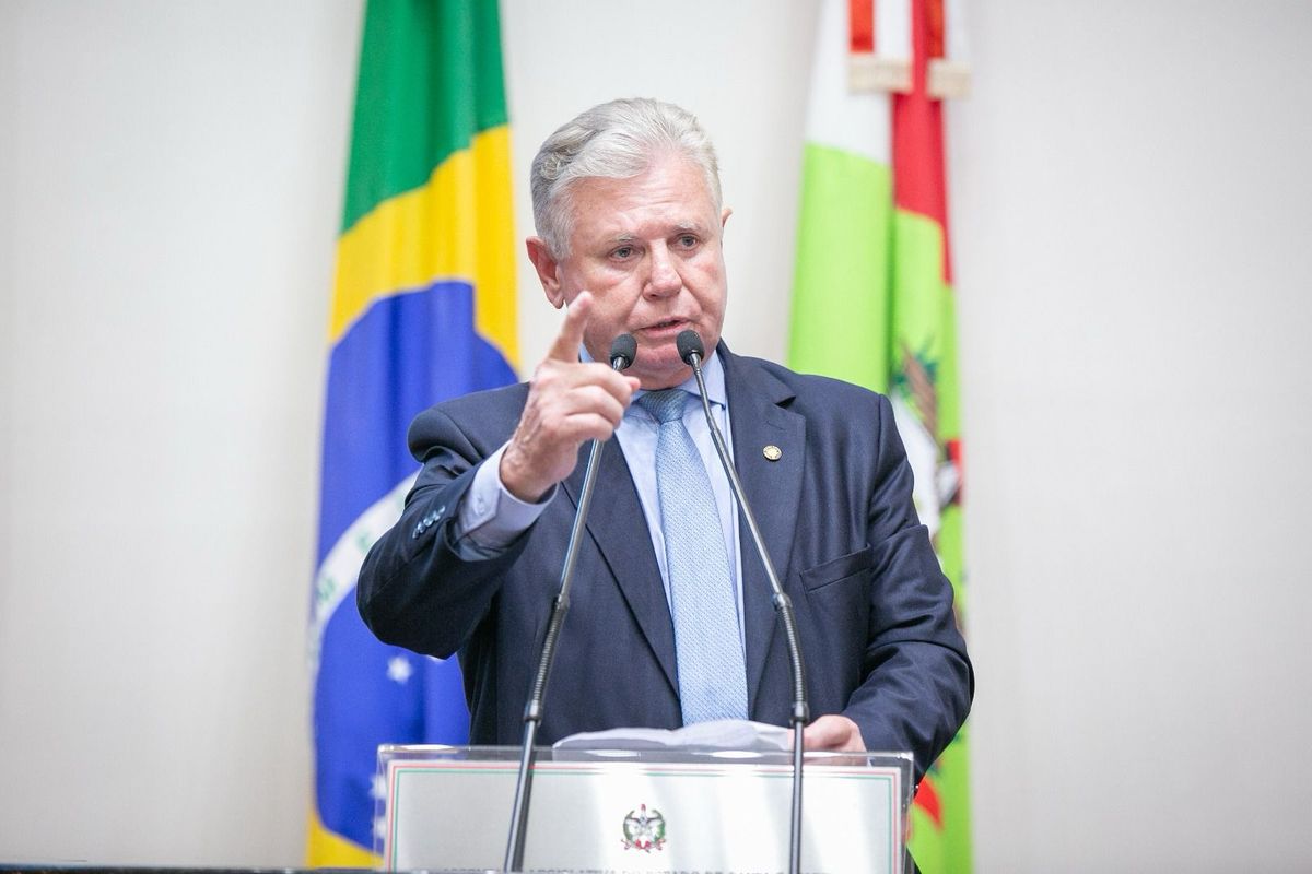 Nilso Berlanda é o único deputado do PL a se posicionar publicamente contra a candidatura de Carlos Bolsonaro em SC