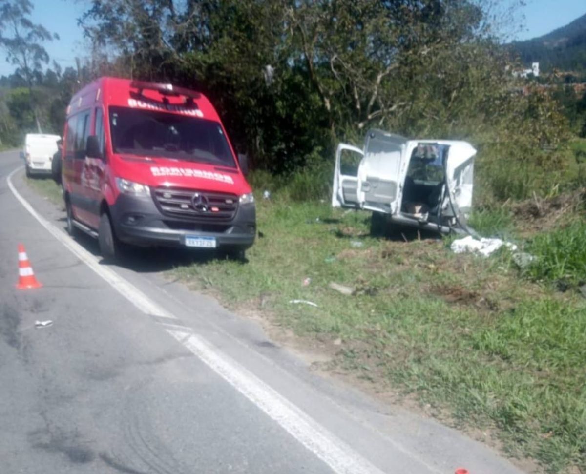 Duas pessoas ficam feridas em acidente na BR-470 em Lontras