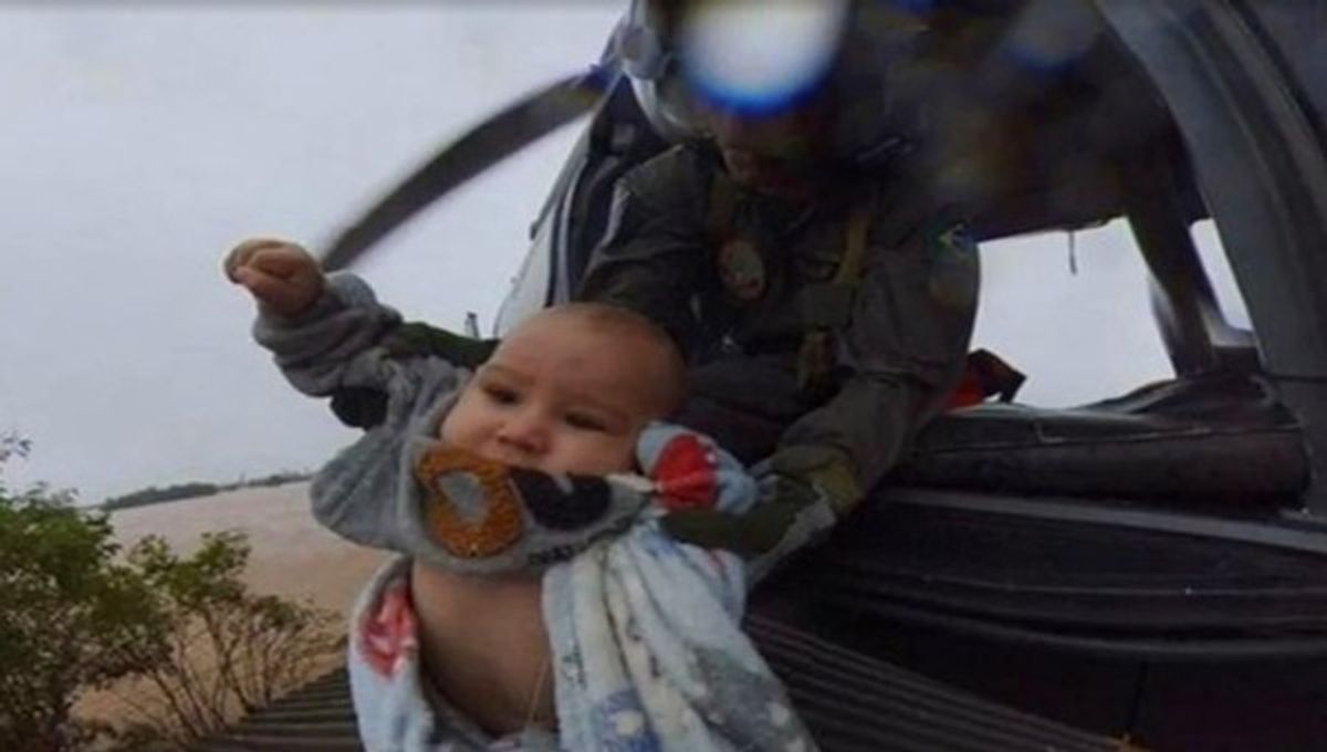 Bebê símbolo dos resgates no RS, morre um ano após as enchentes