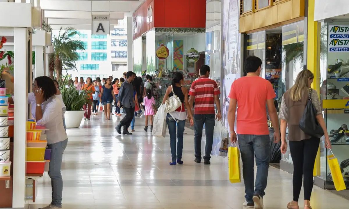 Comércio brasileiro cresce 0,5% em fevereiro e atinge maior patamar da história