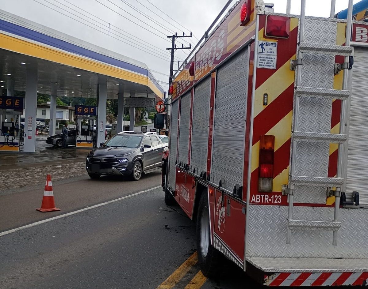Motociclista fica ferido em colisão com automóvel na BR-280, em Rio Negrinho