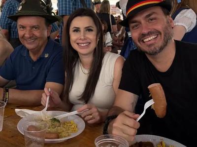 Carlos Bolsonaro indica que haverá dobradinha do PL ao Senado, com Carol De Toni