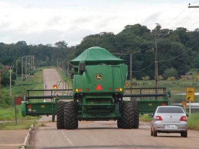 Sancionada lei que disciplina trânsito de máquinas agrícolas nas rodovias estaduais