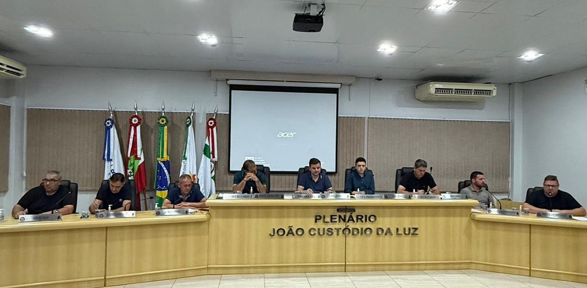 Câmara de Pouso Redondo aprova projetos e recebe apresentação do CIEE