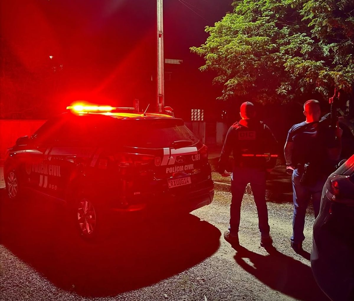 Jovem é preso por simular próprio sequestro e extorquir a mãe no Planalto Norte