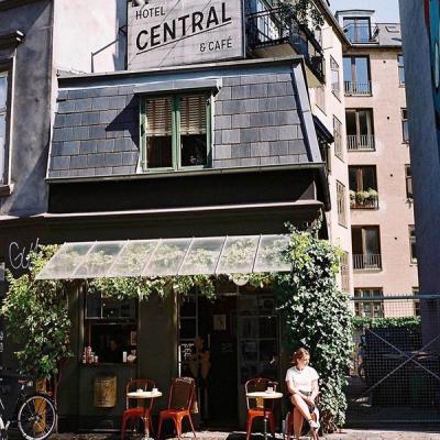 Central Hotel & Café
