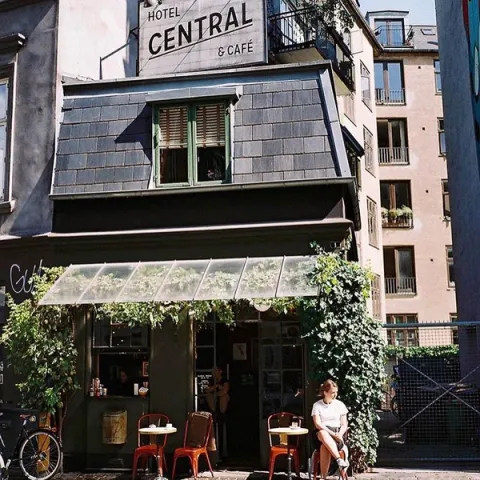 Central Hotel & Café