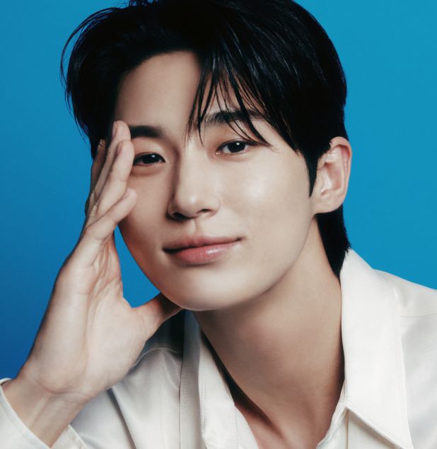 of Physiogel products.  The creams keep my skin feeling hydrated and smooth, all day long. When I have to prepare for a long scene, I always apply this product.” -Woo-Seok Byeon Global Actor and Physiogel Ambassador 