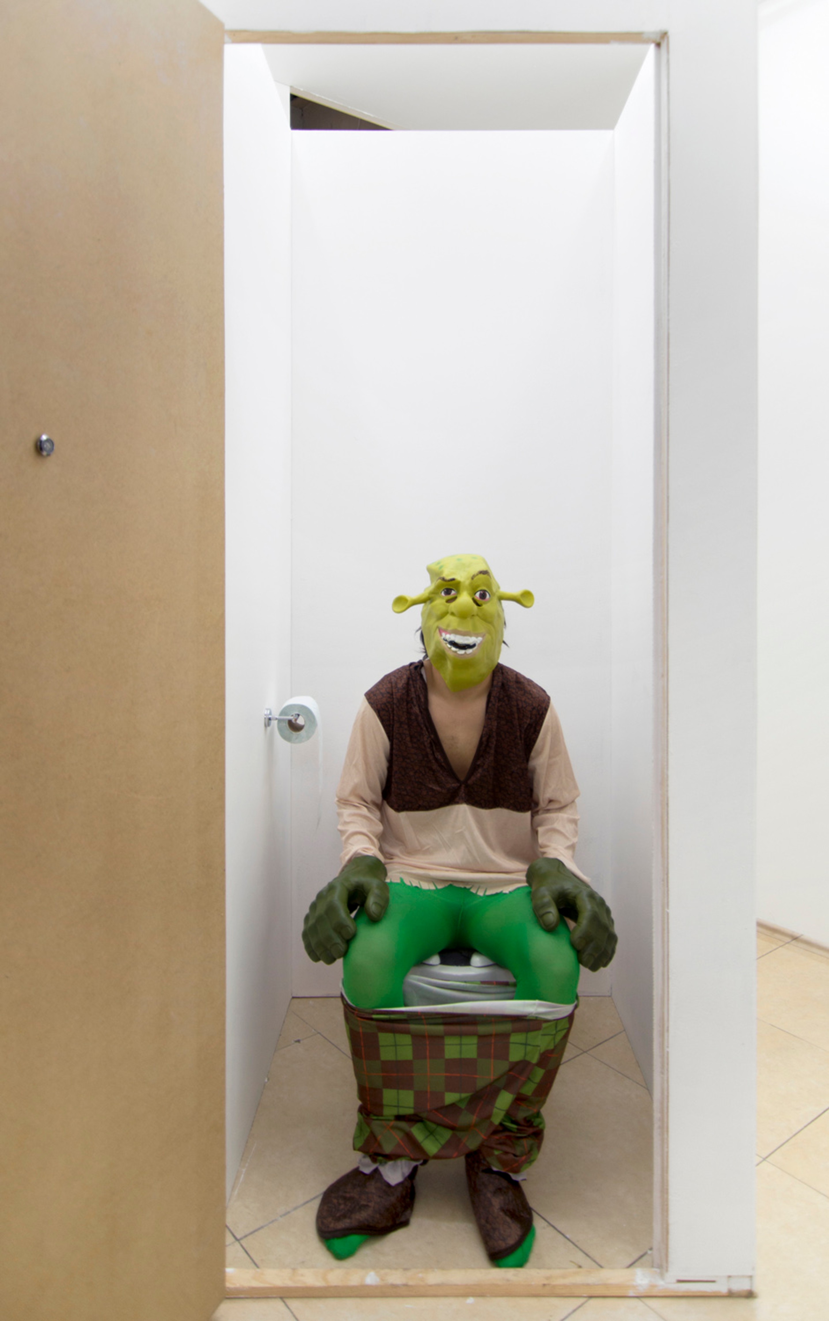 Ogro (Ogre), 2016
Shrek Costume, toilet paper holder, toilet paper, reversed
Unique