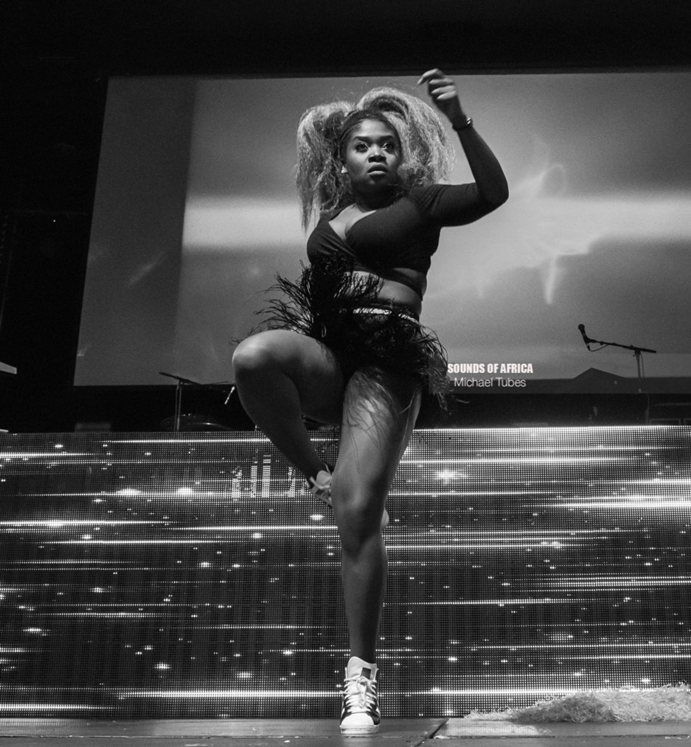 London, United Kingdom. 25 October 2015. DreyGoldHead of D3 Dancers performing on stage at the YBNL UK TOUR. Photographed by Michael Tubes.