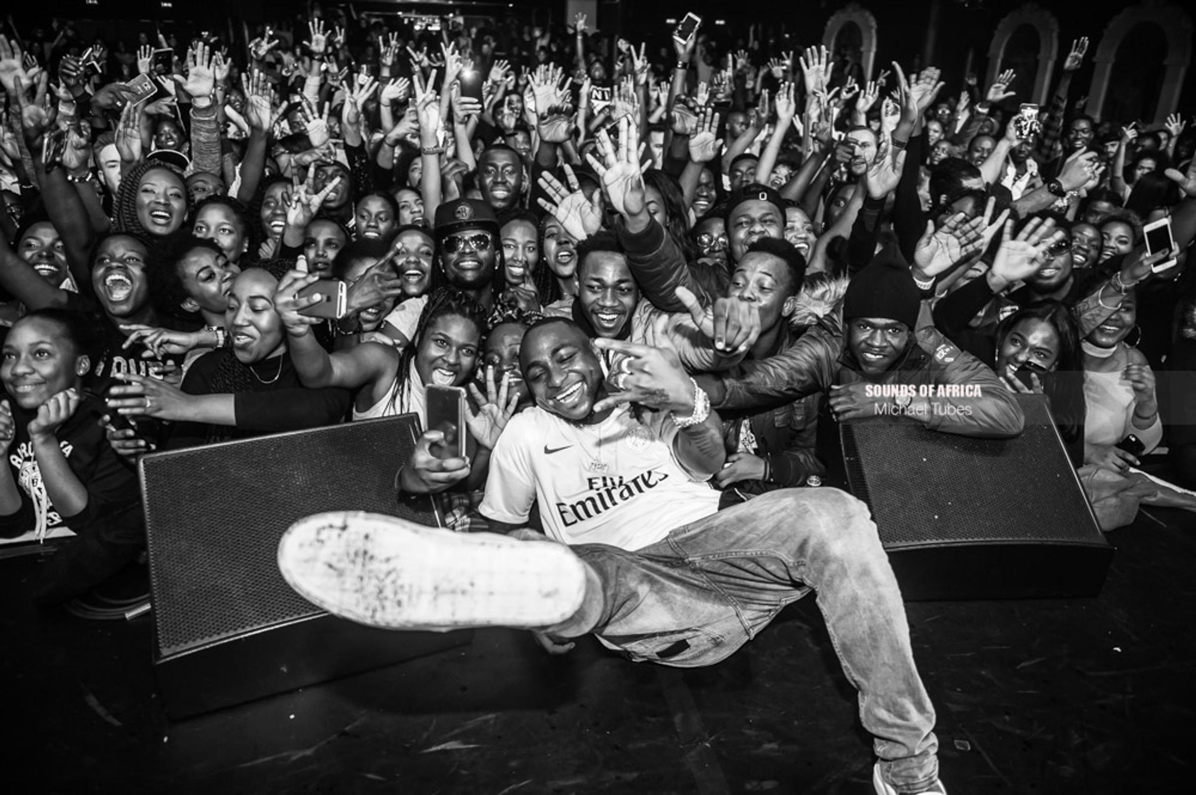 Paris, France. 10th December, 2016. Davido performing live at Bataclan. Photographed Michael Tubes.