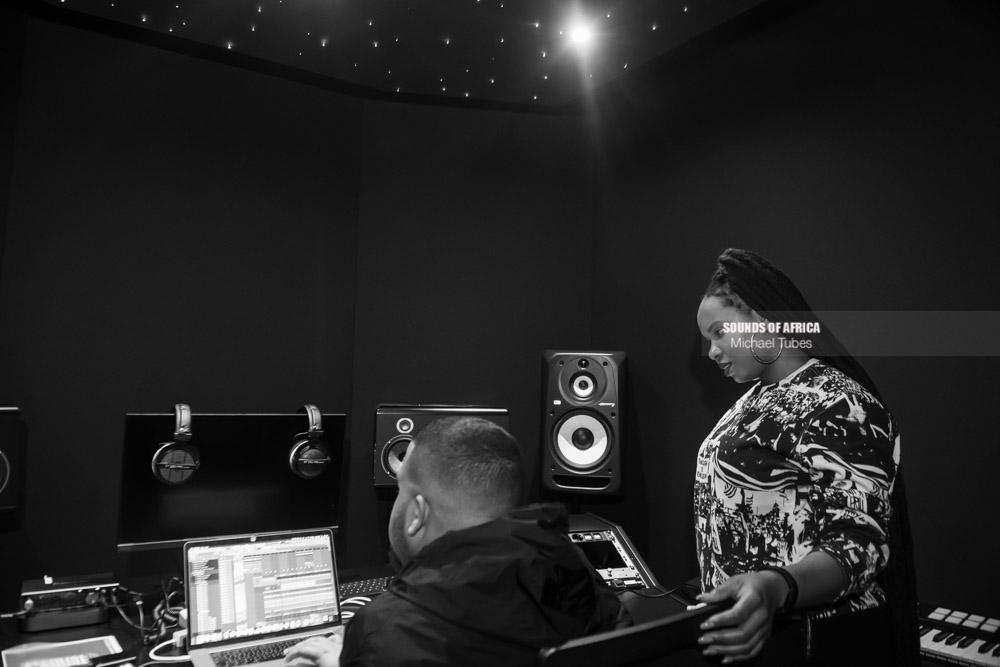Nieuwe Zijde, Amsterdam. 27th Feburary, 2020. Yemi Alade in the studio recording her 5th studio album. Photographed Michael Tubes.