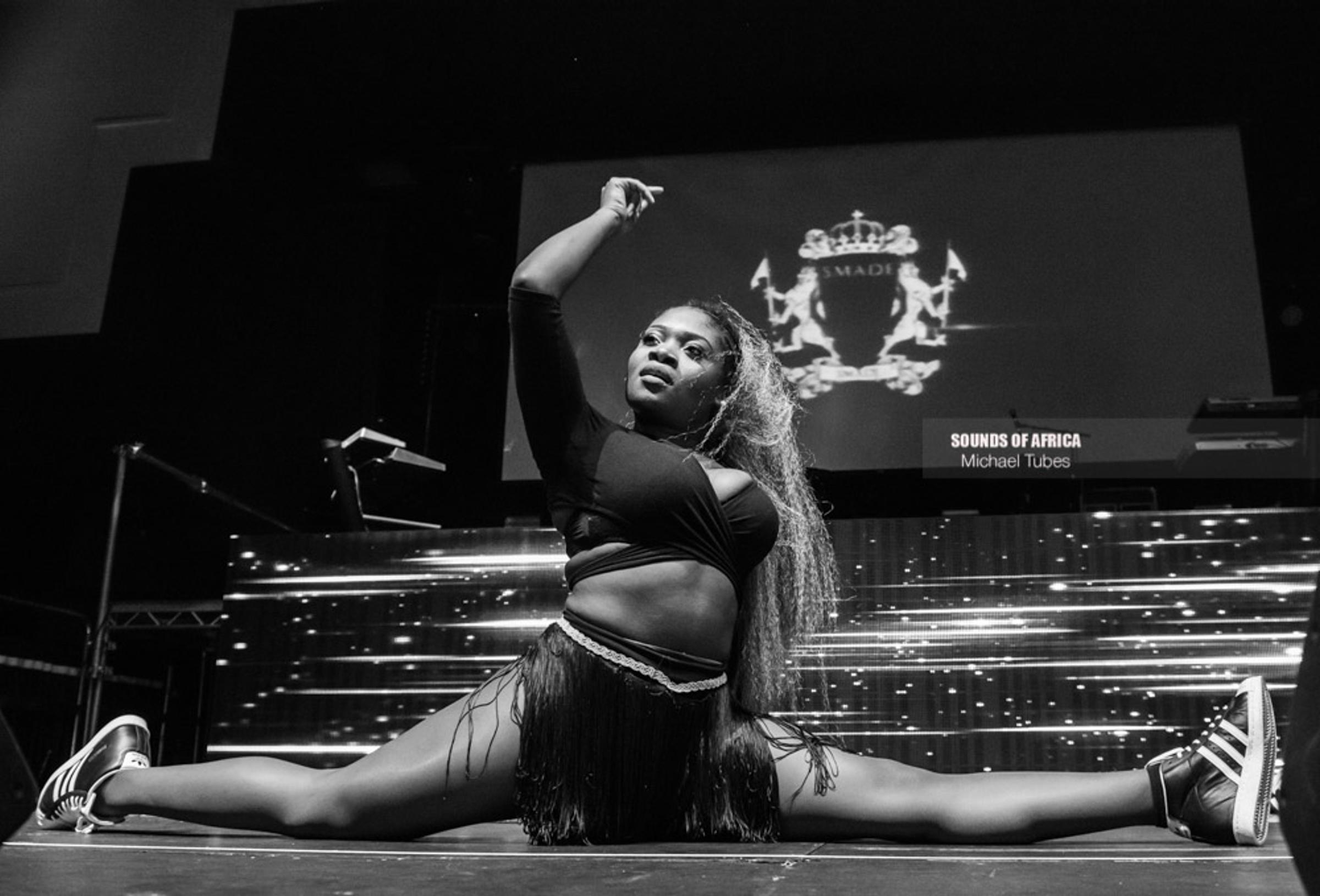 London, United Kingdom. 25 October 2015. DreyGoldHead of D3 Dancers performing on stage at the YBNL UK TOUR. Photographed by Michael Tubes.