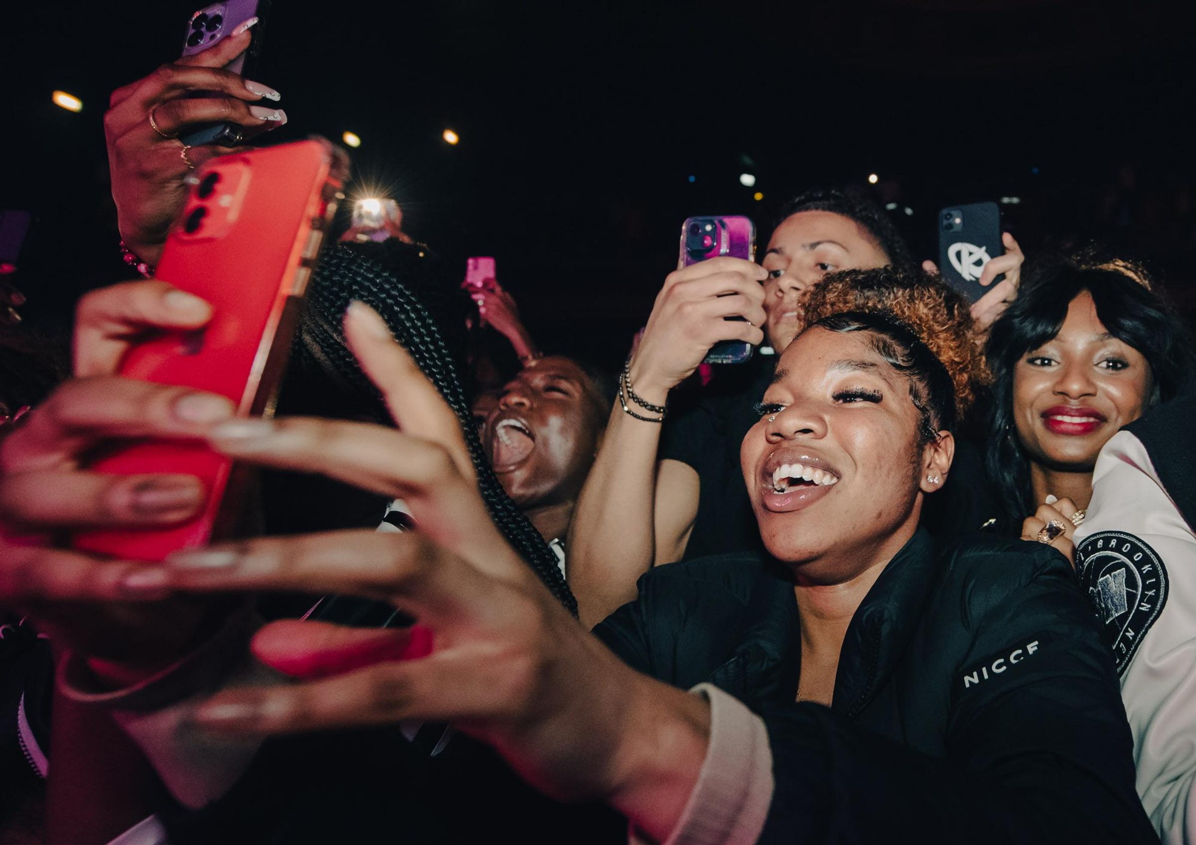 WHY ARTISTES NEED TO TAKE LIVE PERFORMANCES SERIOUSLY.on