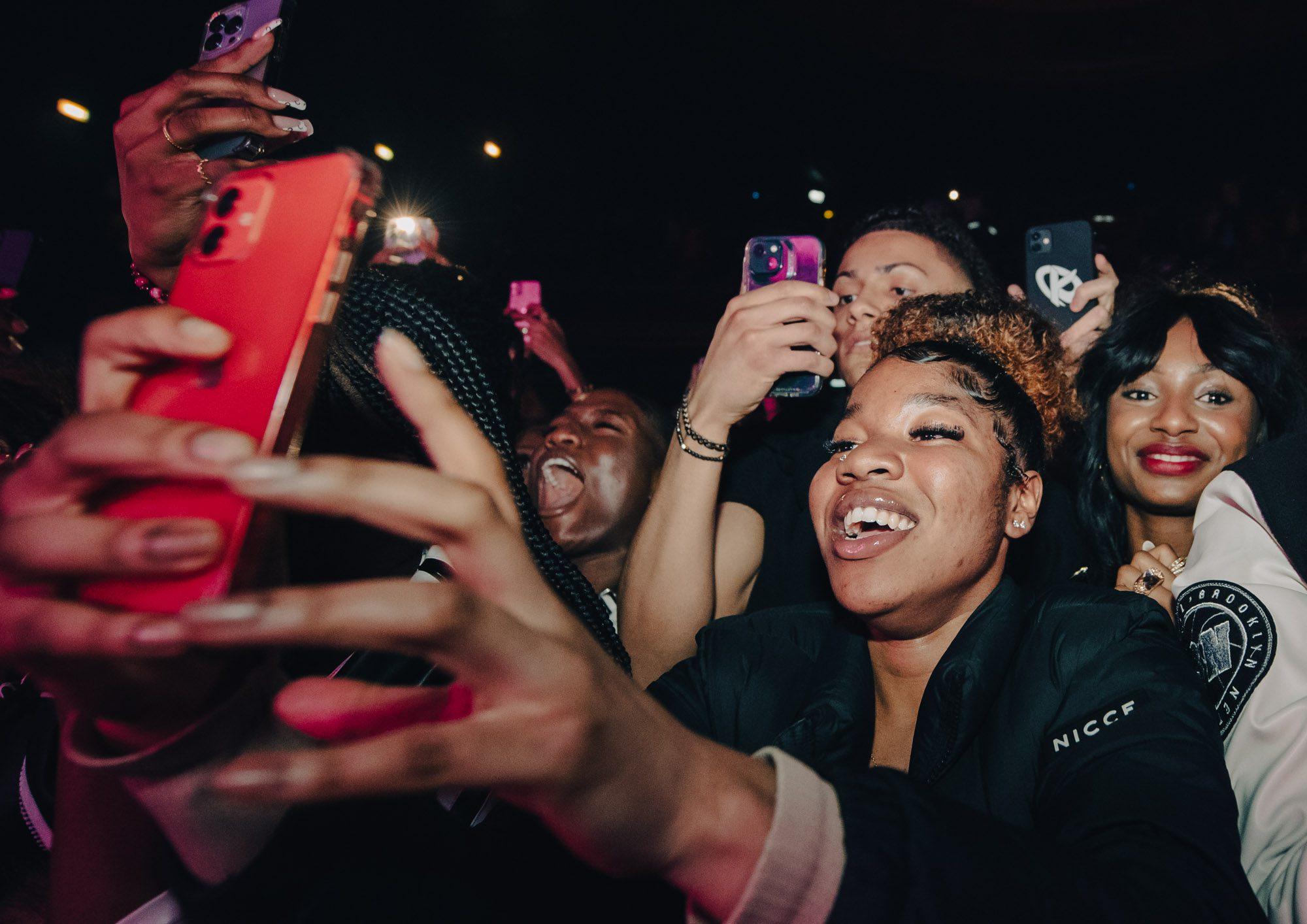 WHY ARTISTES NEED TO TAKE LIVE PERFORMANCES SERIOUSLY.on