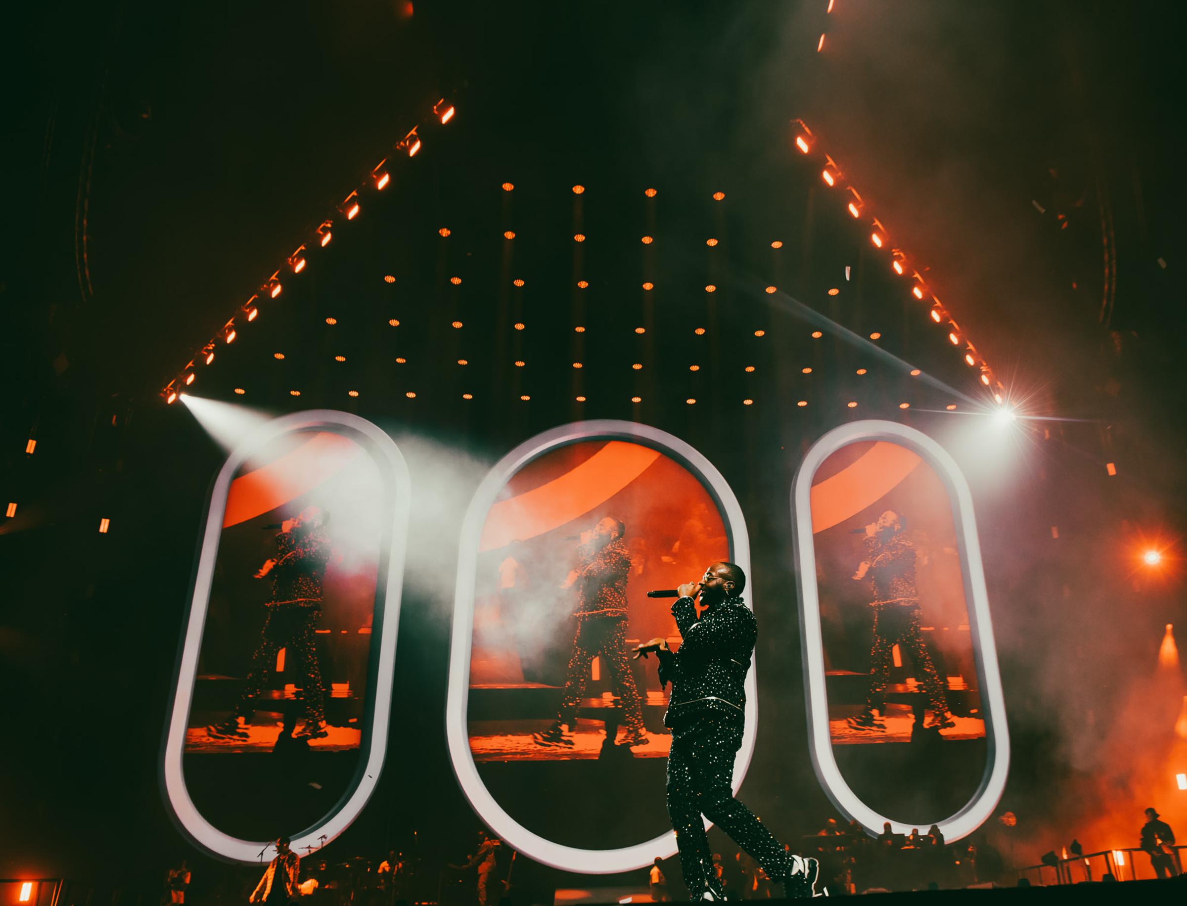 London, UK. 5th March 2022. Davido performs at the O2 Arena Photographed by Michael Tubes