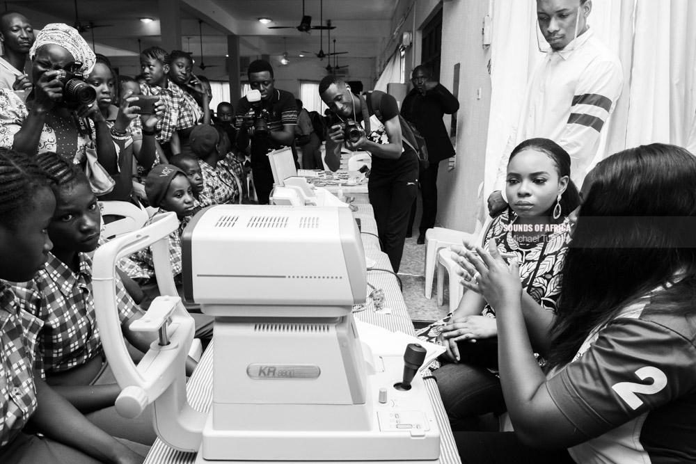 Lagos, Nigeria. 7th November, 2018. Yemi Alade’s philanthropy visit to her former school. Photographed Michael Tubes.