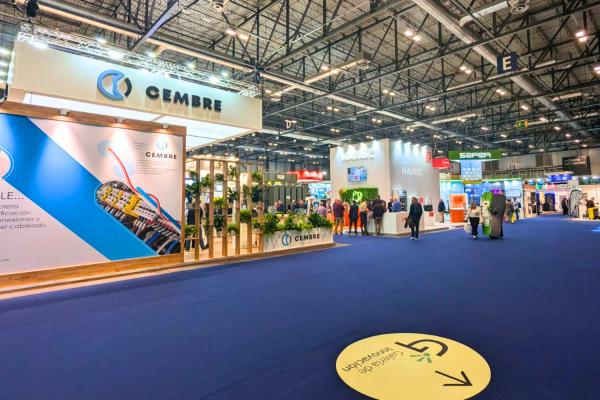 Technical professionals sharing hands-on knowledge at the GENERA conference, highlighting how practitioner-creators are transforming modern learning.