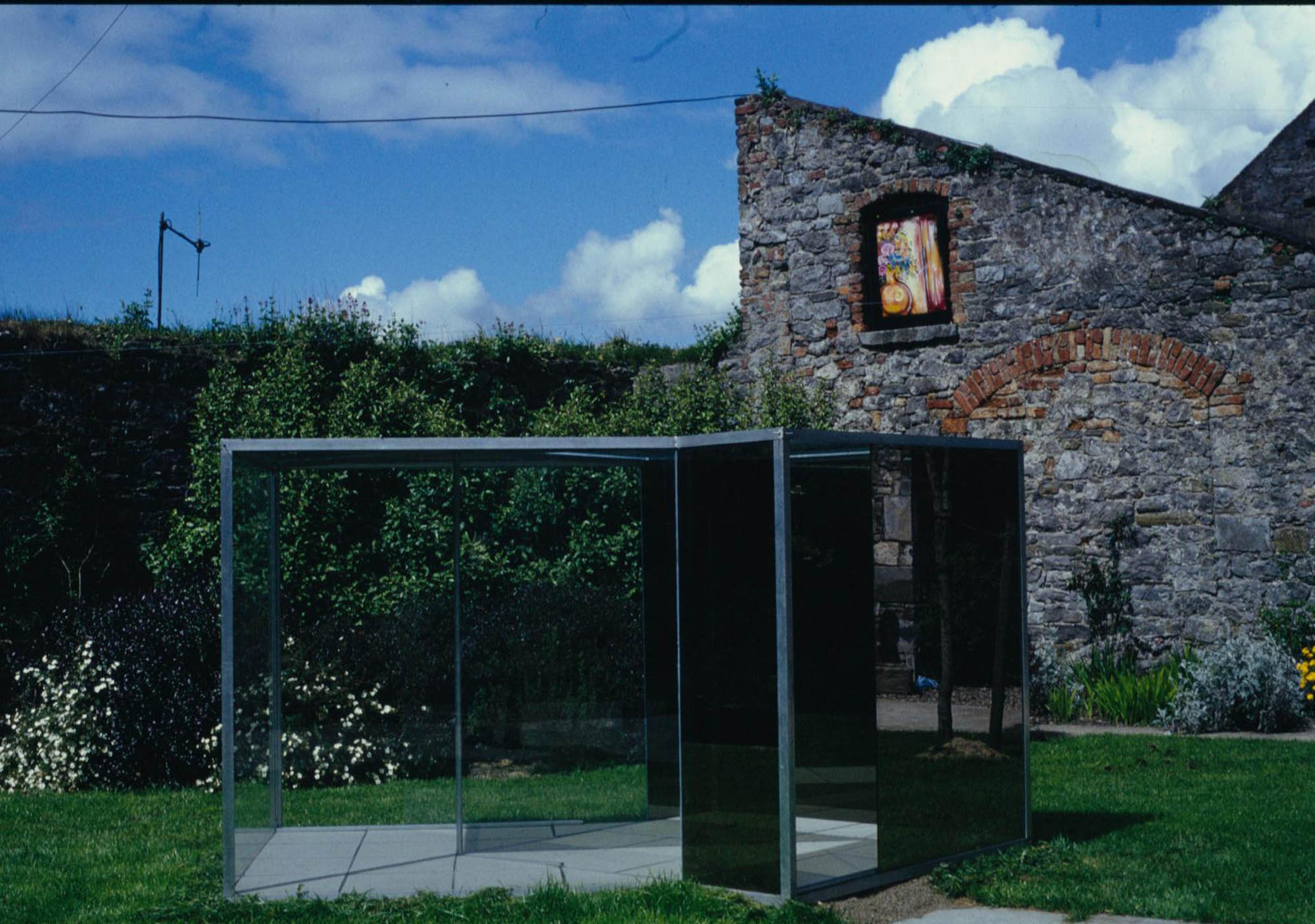 (1994) Dan Graham, Childrens Pavilion, 1986, glass, aluminium and blue stone.