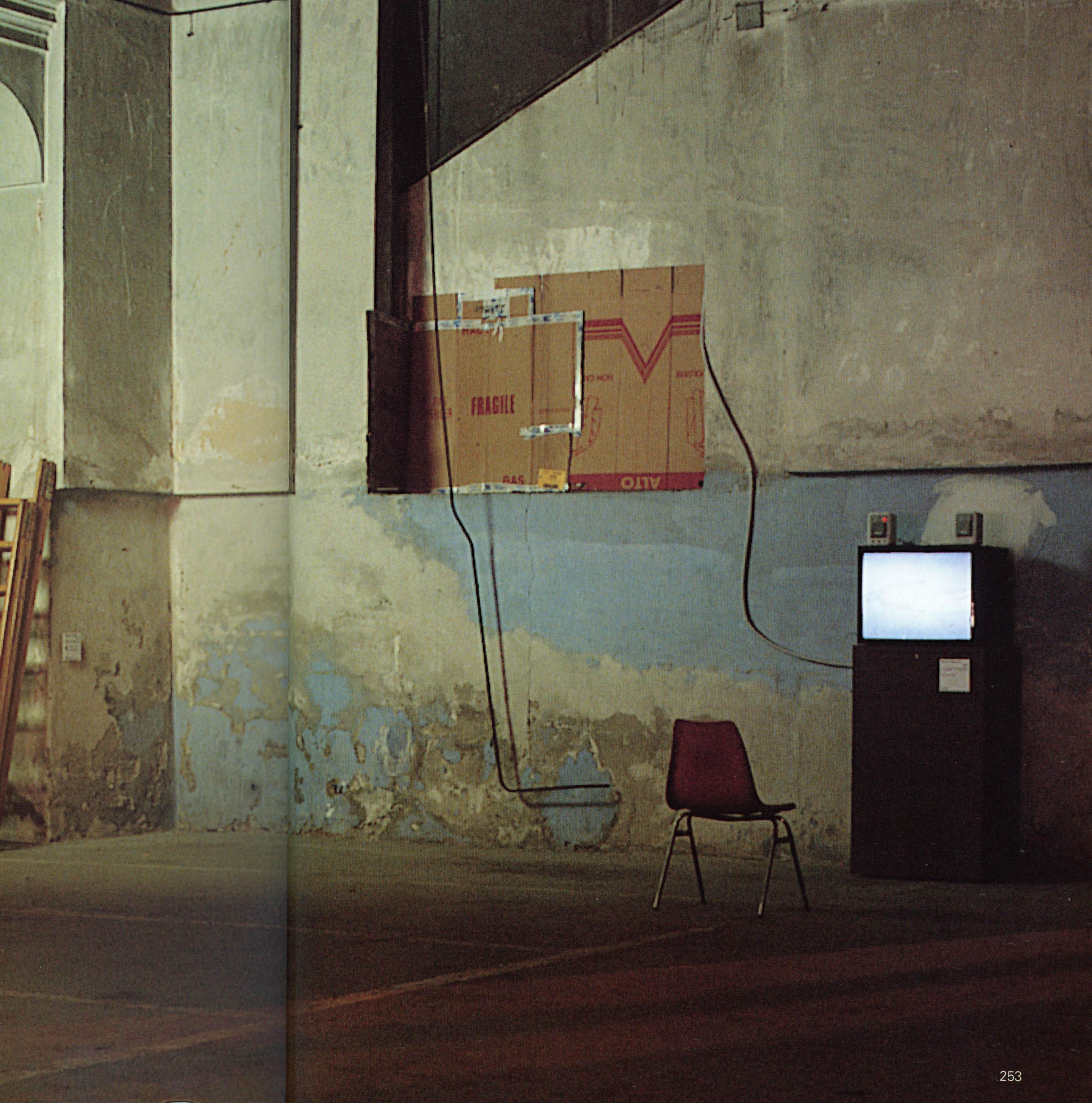 (2001) Instal shot_Vanessa O_Reilly, 2000, Double-sided lightbox, 100 x 90 x 30 cm.
