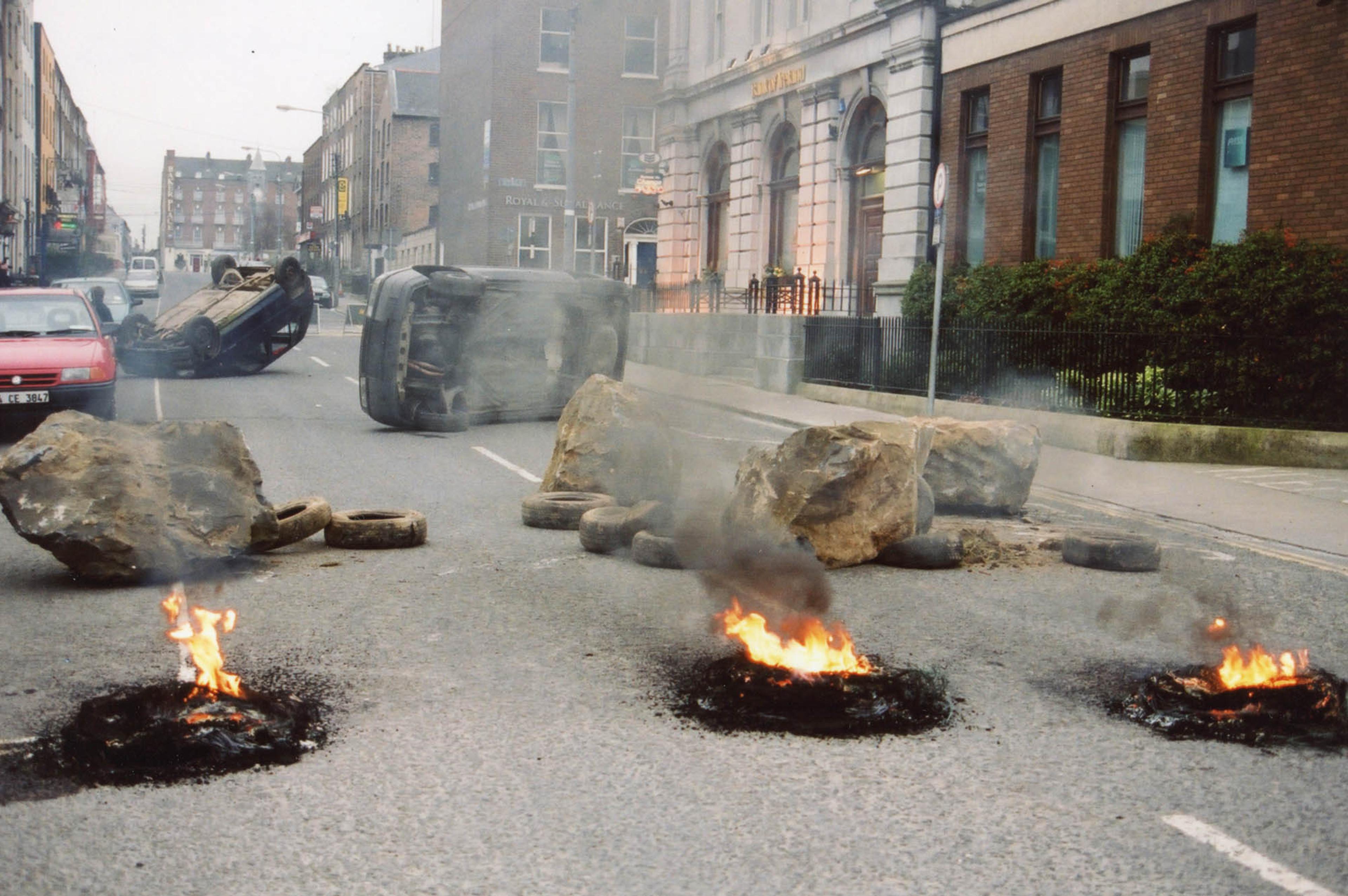 (2000) Santiago Sierra, Obstructed Street with Diverse Elements, 2000, performance.