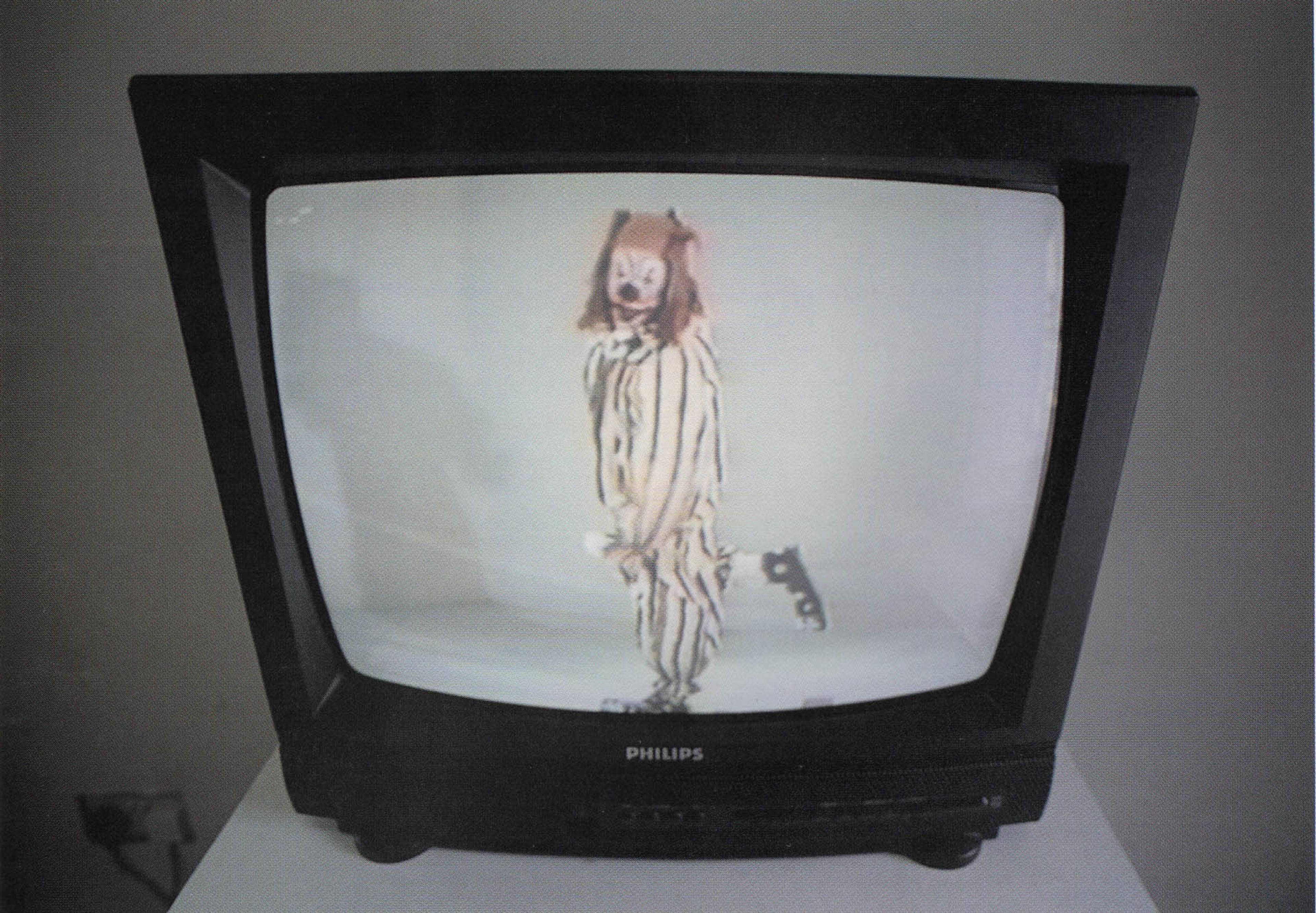 (1994) Bruce Nauman, Clown Torture, 1985, diptych, single-channel video.