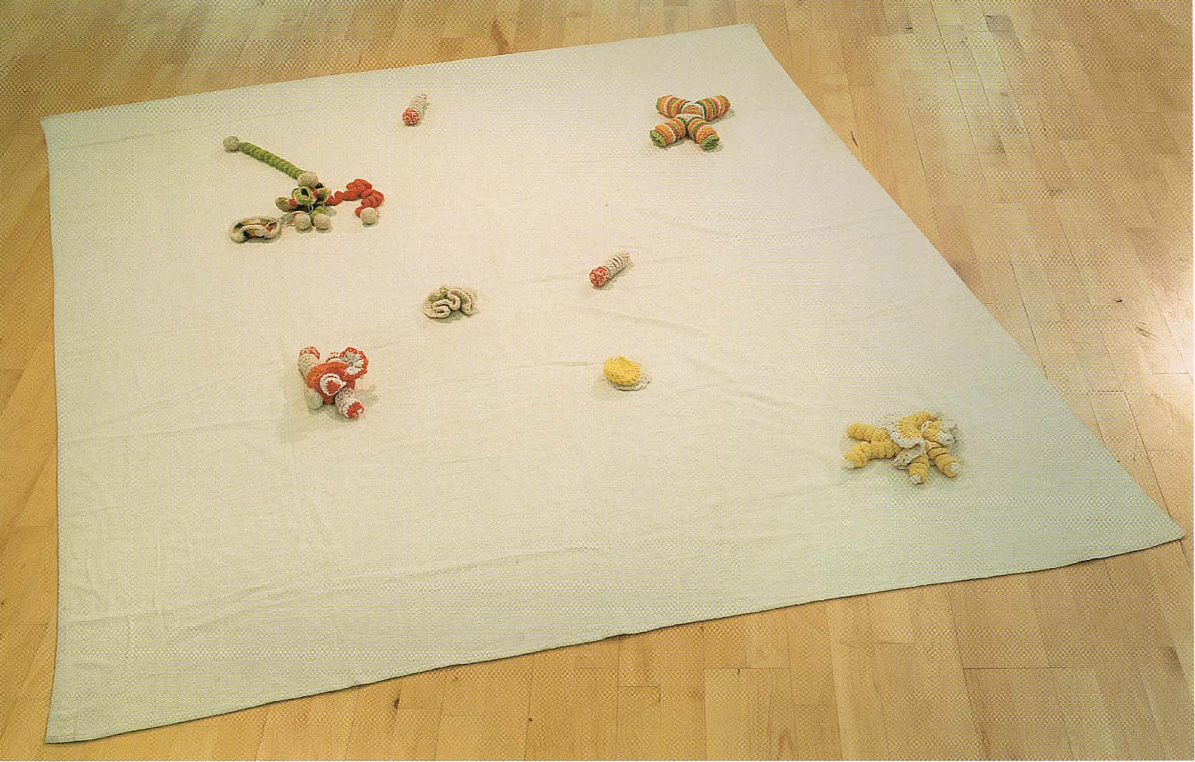 (1998) Mike Kelley, Innards, 1990, blanket with dolls sewn on, 5 x 216 x 177 cm.  