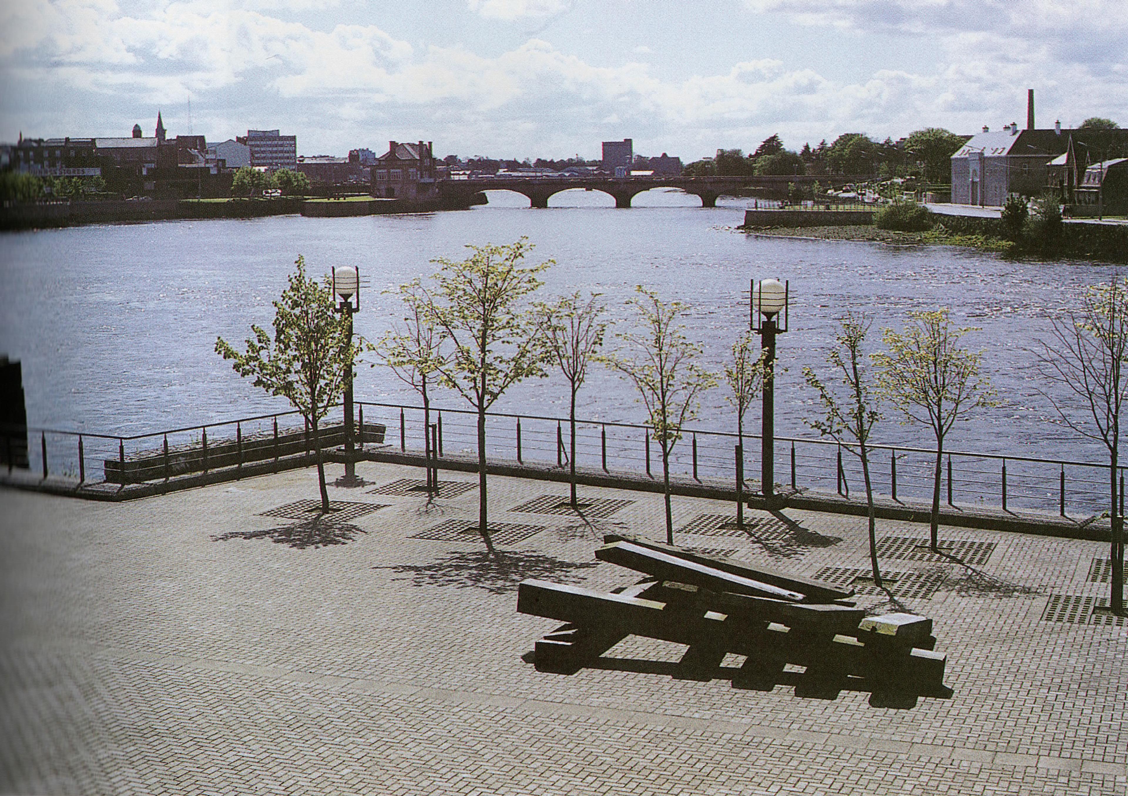 (1994) Bernd Lohaus, Bernd’s Terrasse, 1987, wood sculpture, 100 x 500 x 500 cm.