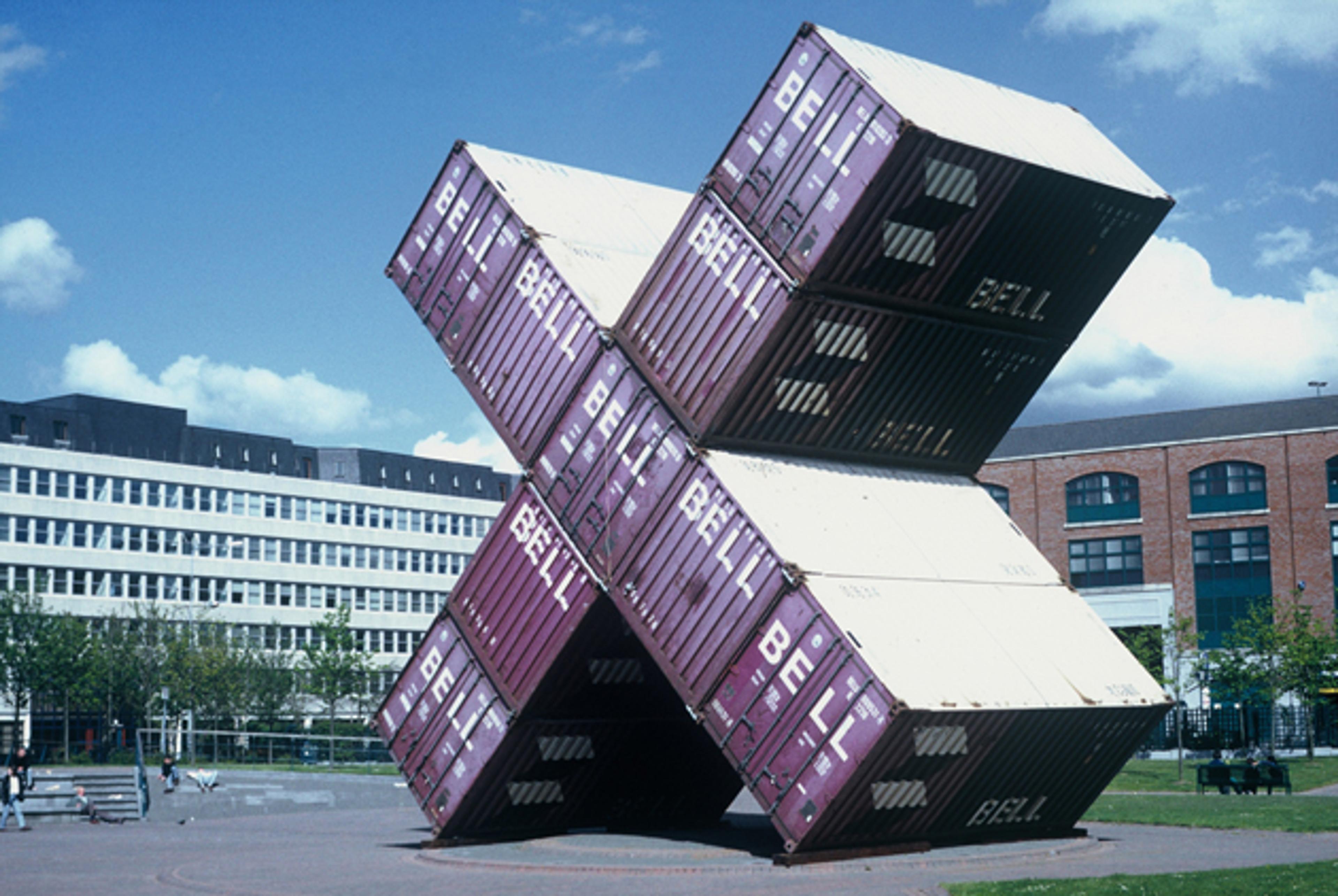 (1994) Luc Deleu, Construction X, 1994, 9 shipping containers, 610 x 610 x 180 cm. 