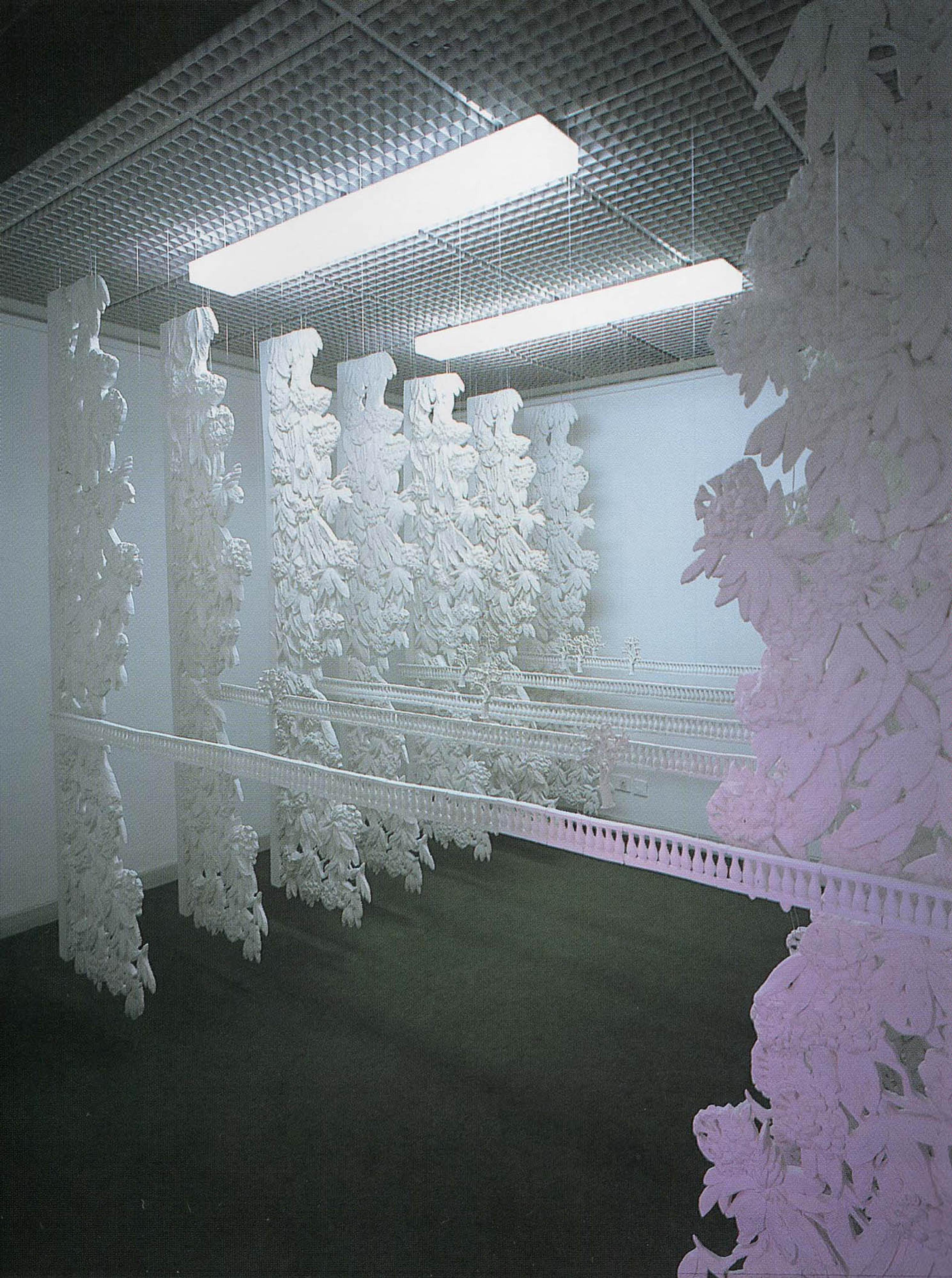 (1998) Daphne Wright, Looking for the Home of the Sickness, 1991-1992, metal and sound, 427 x 488 cm.