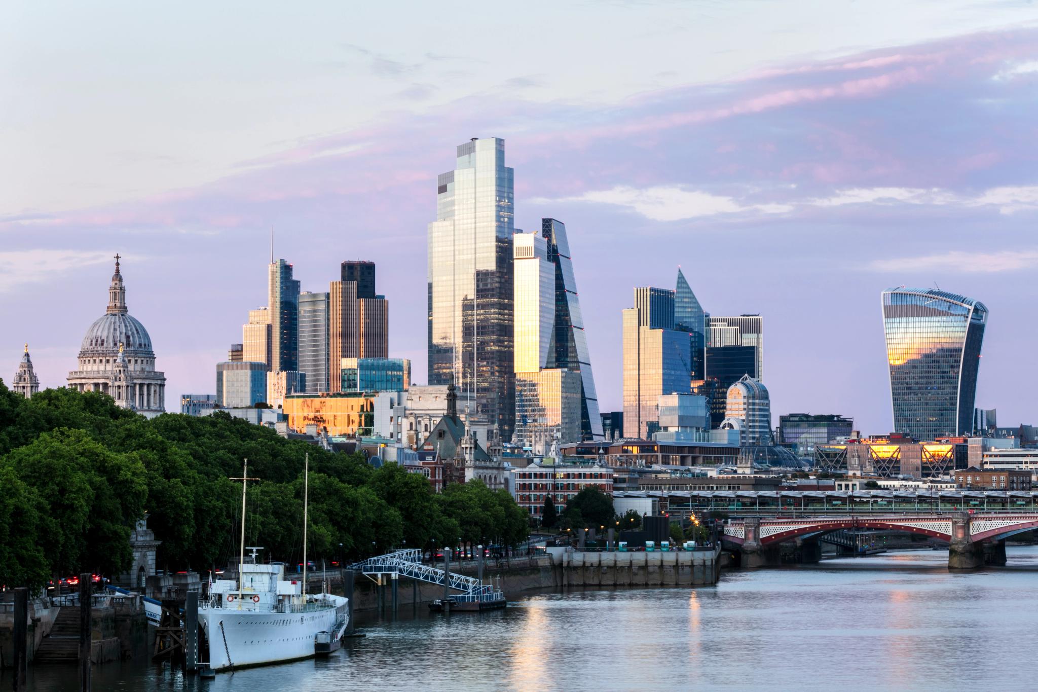 Horizon 22 in the skyline across the river Thames