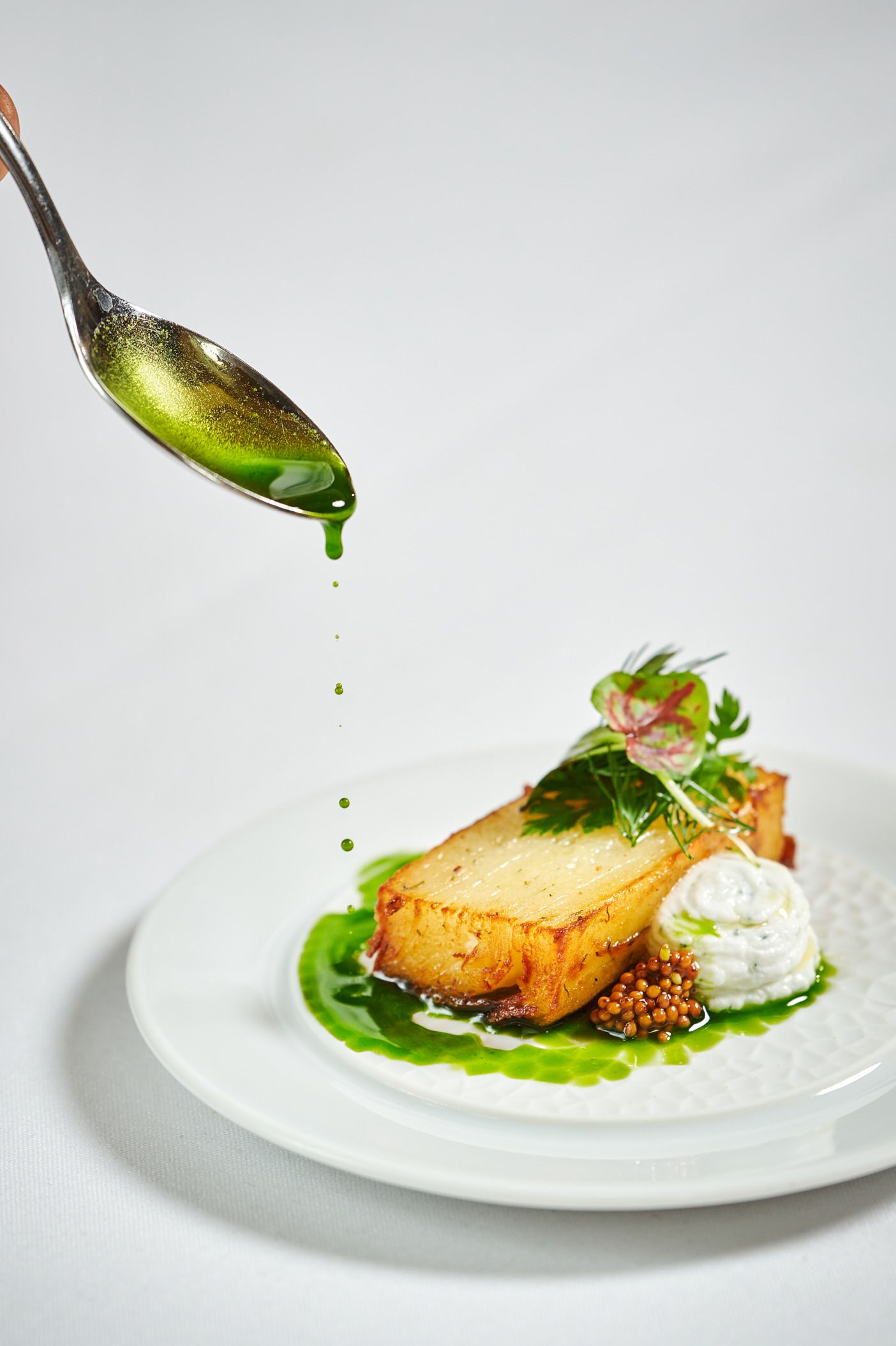 Drizzling sauce on dish