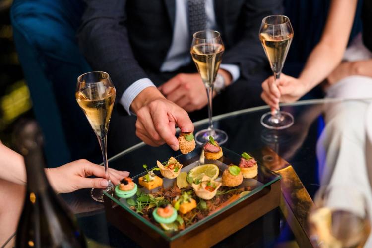 Champagne and Canapes at Horizon 22