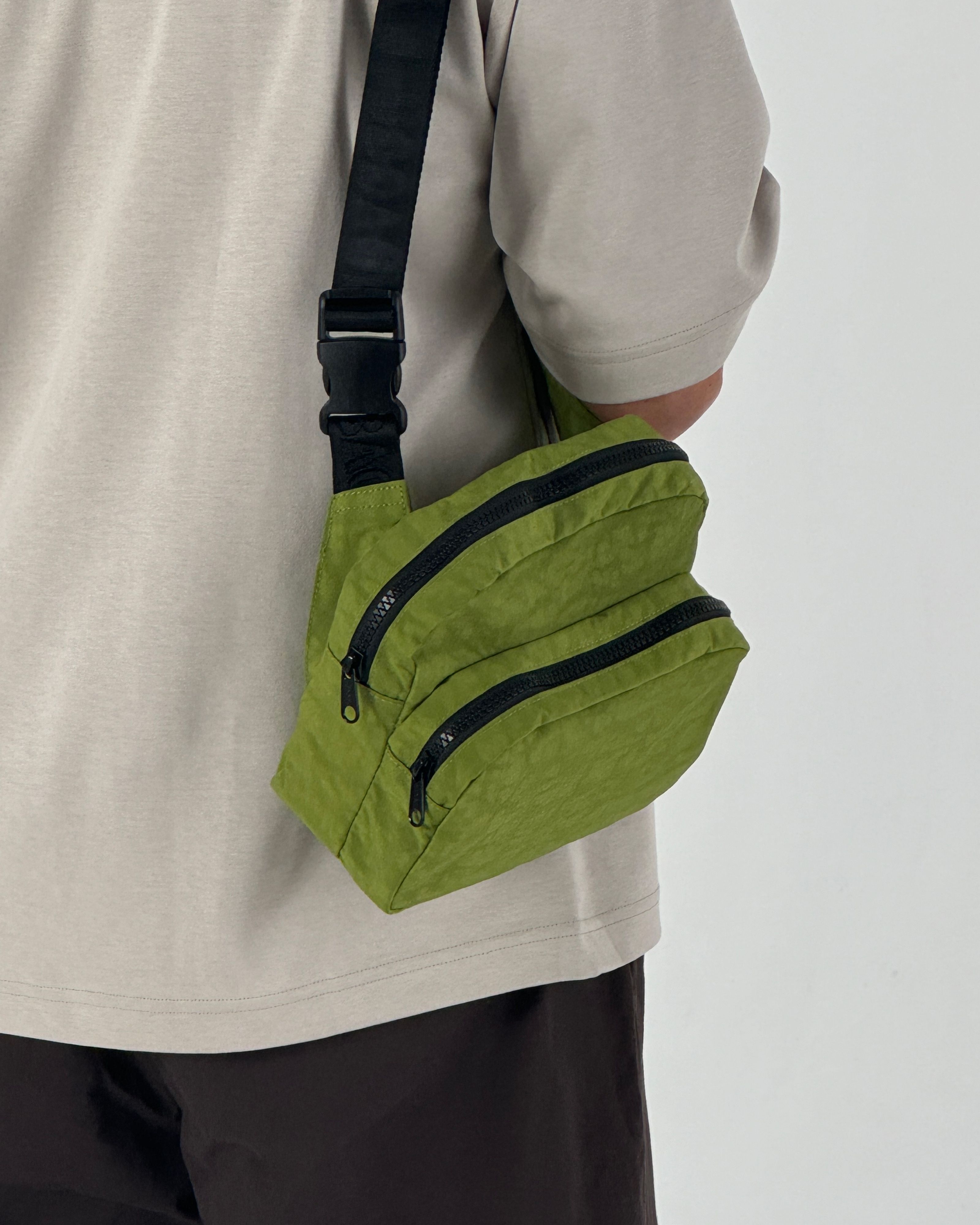 BAGGU Disney ミッキー ショルダーバッグ FANNY PACK Fanny Pack Embroidered Mickey Mouse Club - Baggu