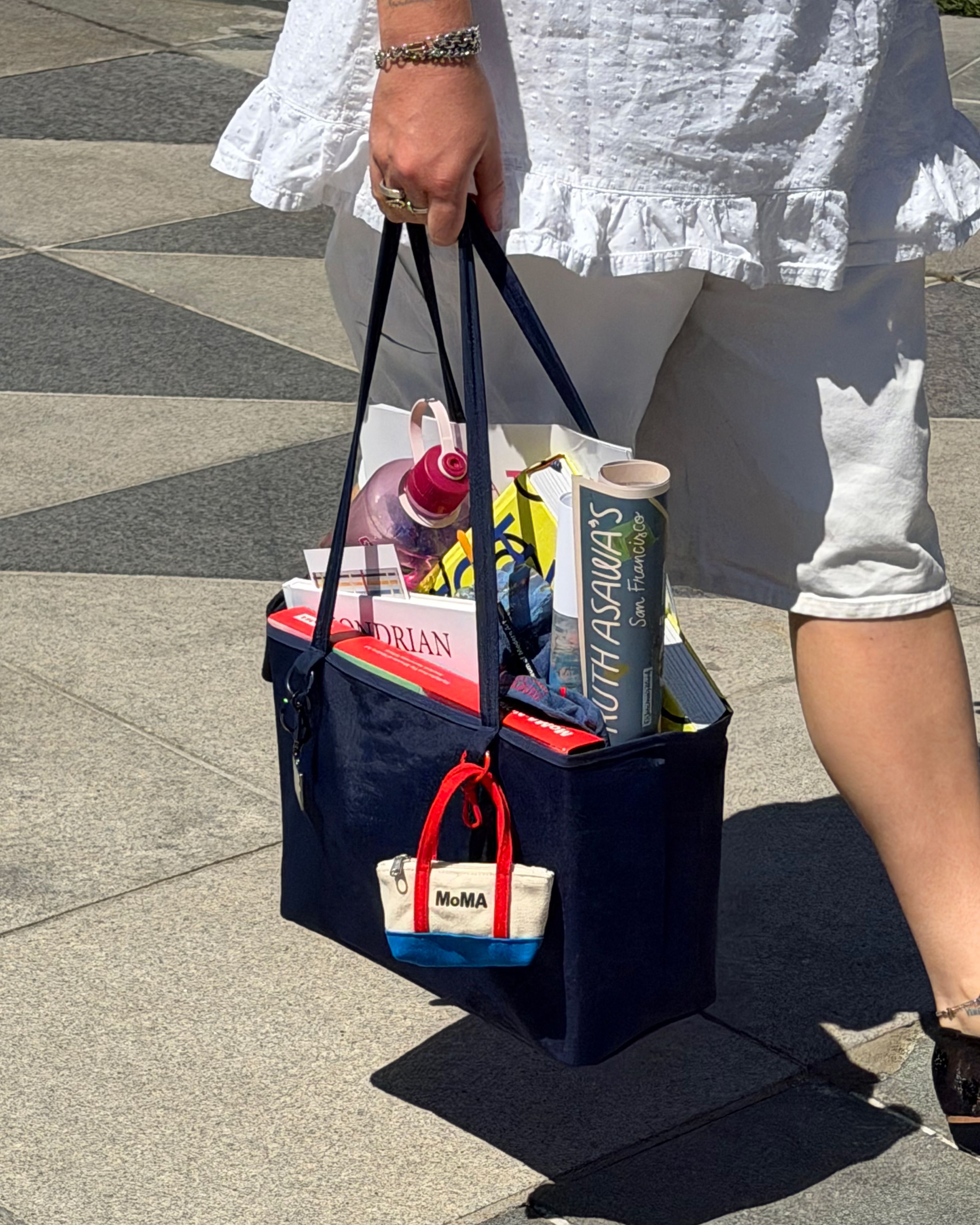 Moma Tote Charm Red/ Blue - Baggu
