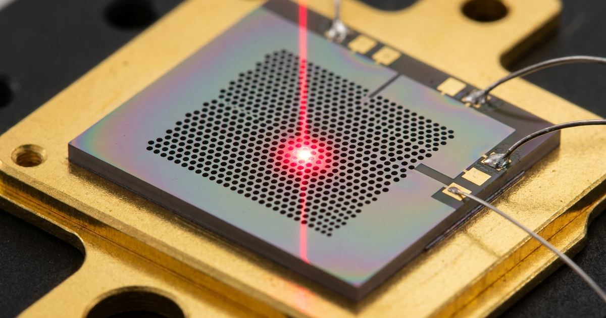 Engineering Topological Photonic Interface States for High-Sensitivity ...